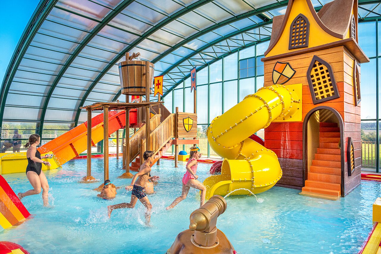 Indoor pool, waterslides and water games at CAPFUN Mirabelle, VOLSTROFF (57).