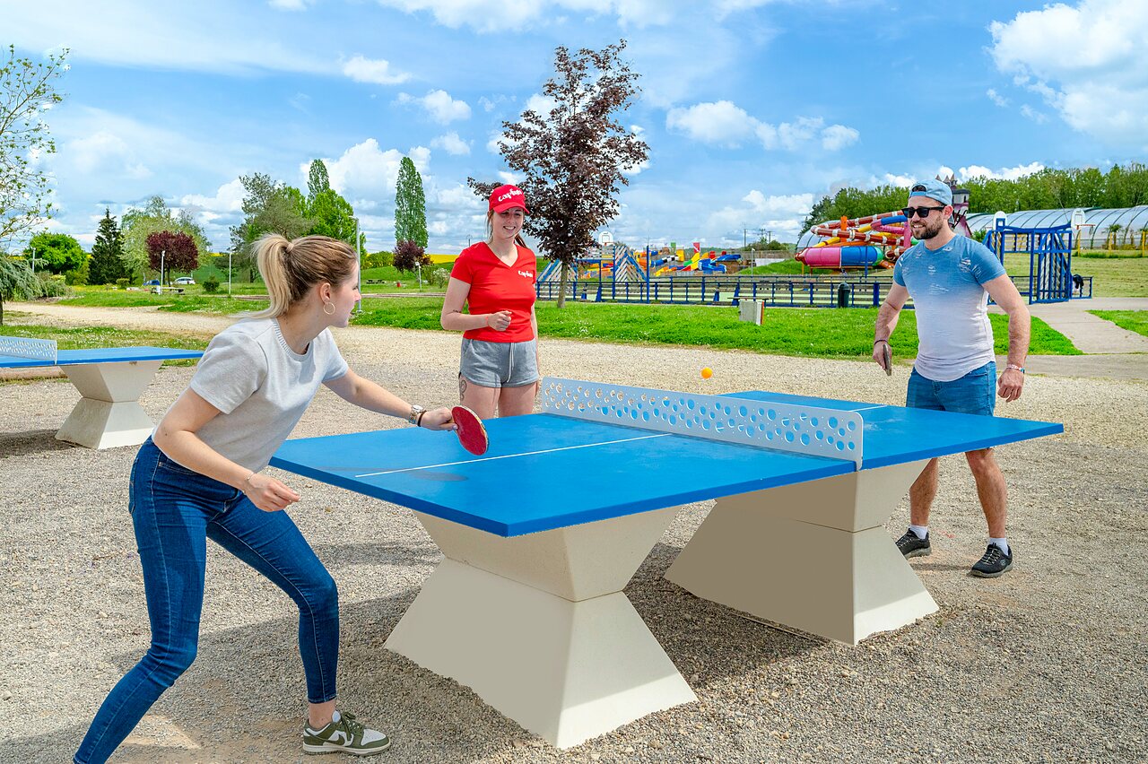 Outdoor table tennis game at CAPFUN Mirabelle campsite in VOLSTROFF (57).