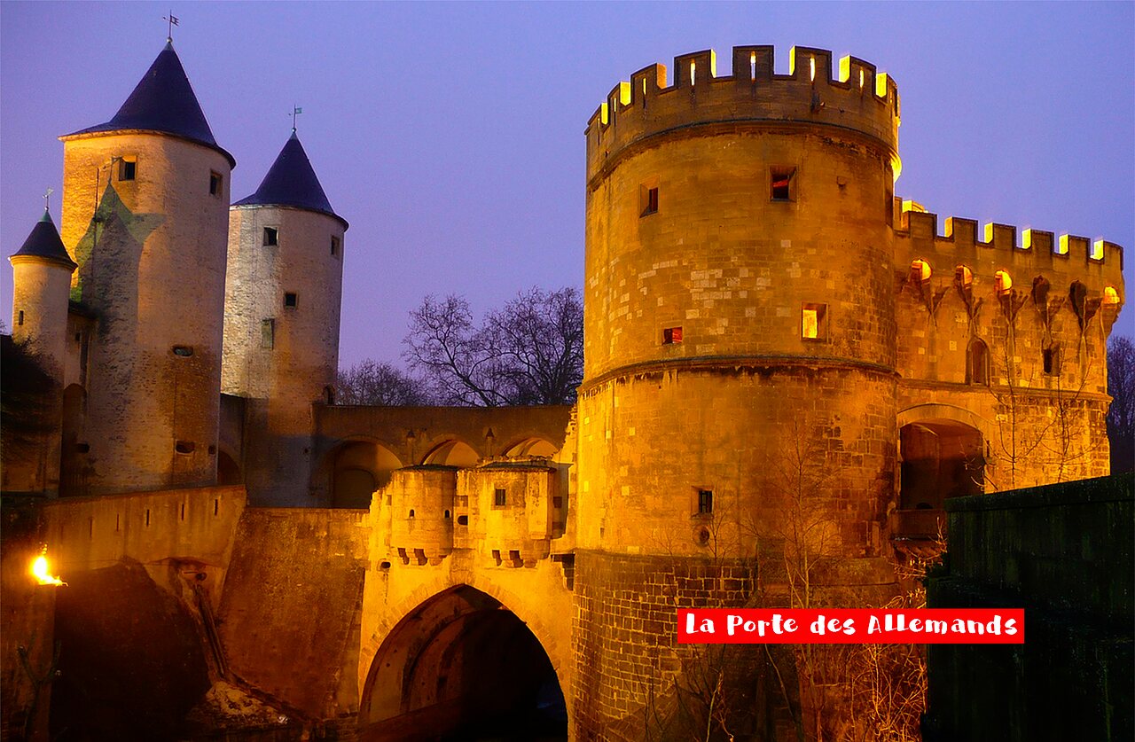 Porte des Allemands, illuminated historic monument in Metz, visit near the campsite.
