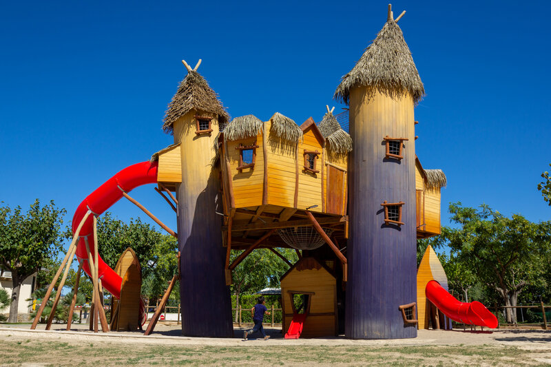 Carabouille playground - Large wooden play structure with red slides at CAPFUN Mirmanda campsite in Cambrils - Vinyols i els Arcs (43).