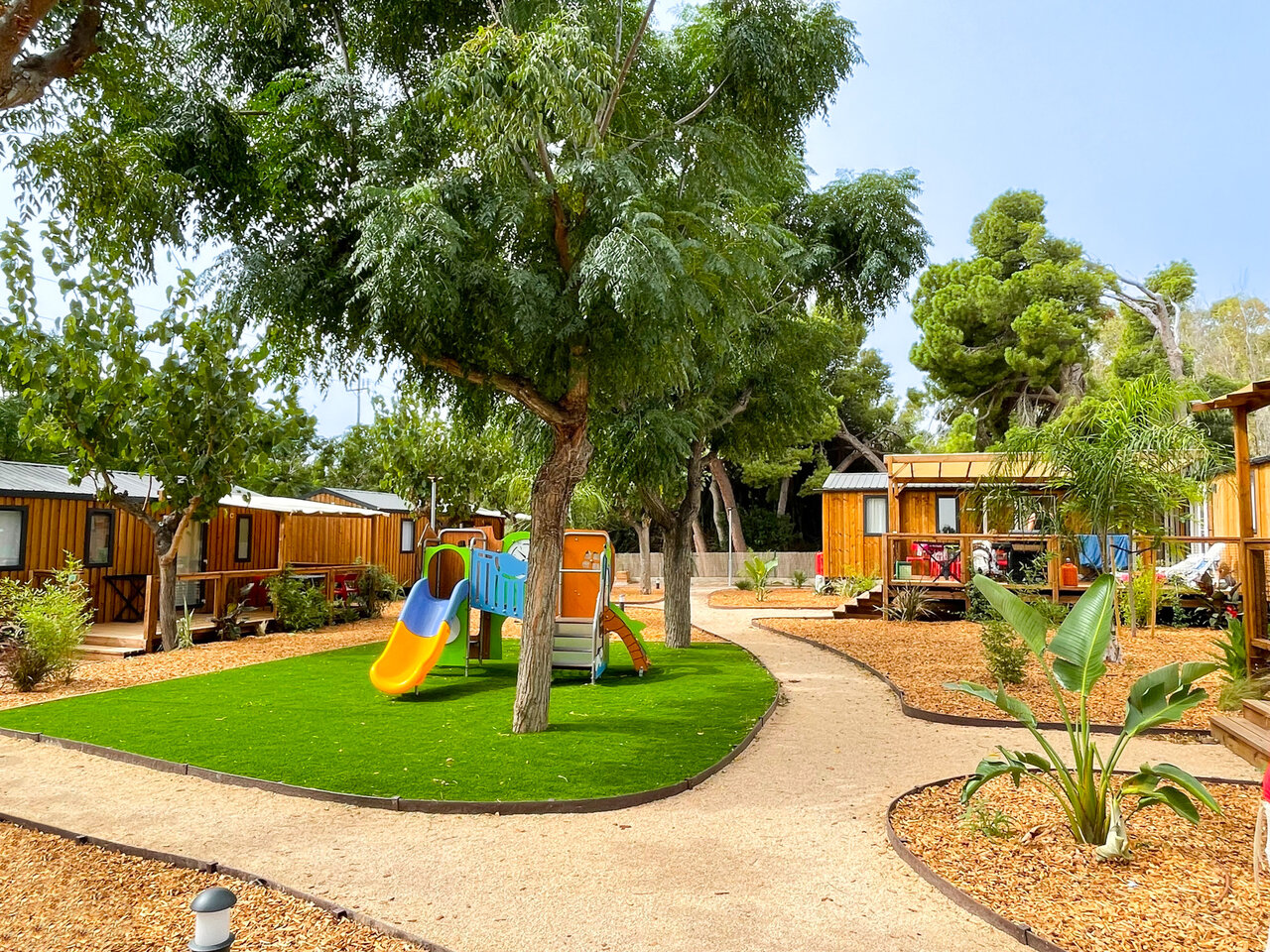 Playground and modern mobile homes at CAPFUN Mirmanda campsite in Cambrils - Vinyols i els Arcs (43).