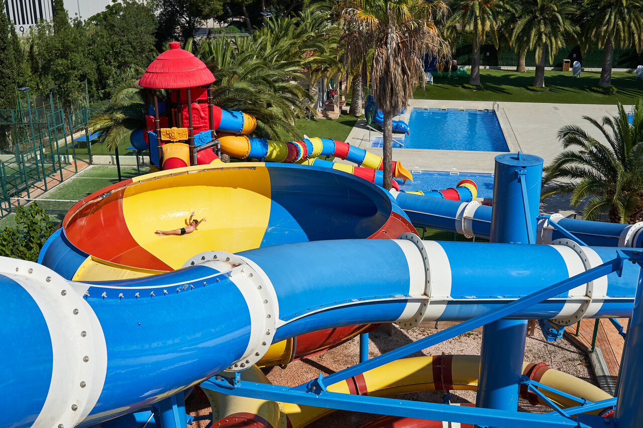 Colorful water slides and outdoor pool with child at CAPFUN Mirmanda campsite in Cambrils - Vinyols i els Arcs (43).