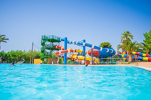 Pool with water slides at CAPFUN Mirmanda campsite in Cambrils - Vinyols i els Arcs