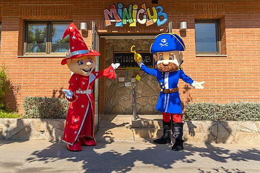 Miniclub mascots and entertainment entrance at CAPFUN Mirmanda campsite in Cambrils - Vinyols i els Arcs (43).