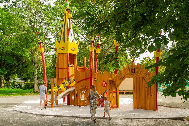 Carabouille playground - Wooden castle playground for children at CAPFUN Montsabert campsite in COUTURES (49).