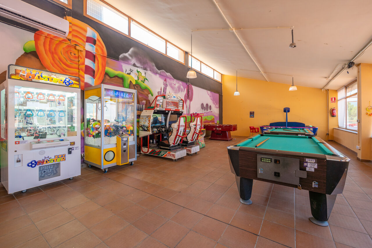 Indoor game room, pool table, arcade machines, foosball, CAPFUN Montblanc Park.