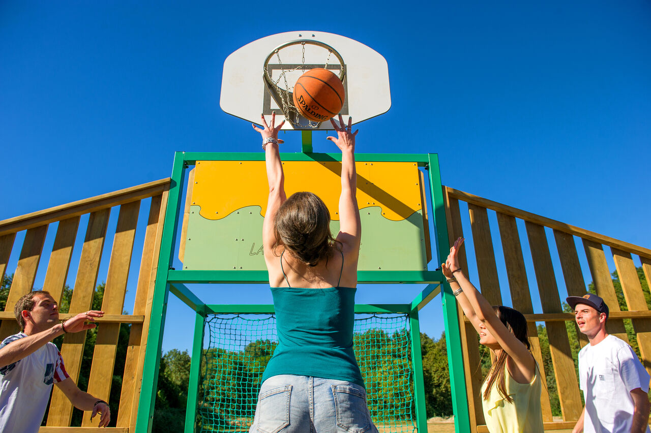 Basketball game on multi-sport court at CAPFUN Montblanc Park, Montblanc (43).