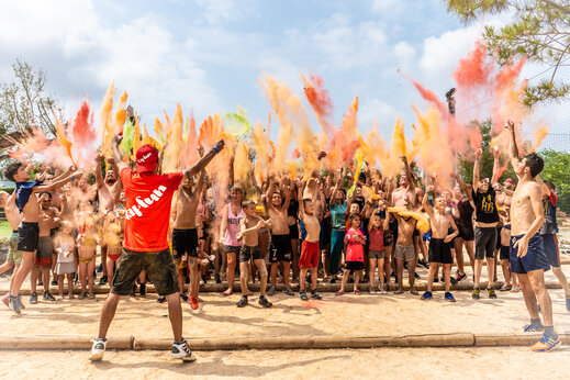 Colorful animation with powder thrown by campers at CAPFUN Montblanc Park campsite in Montblanc (43).