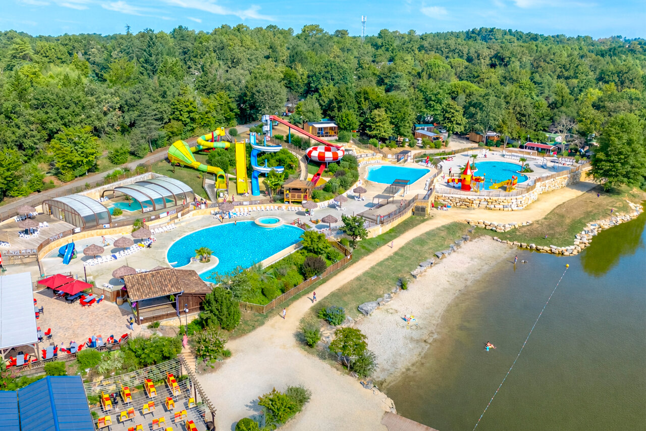 Water park with giant slides, swimming pools and beach at CAPFUN Moulinal campsite in BIRON (24).
