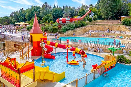 Swimming pools, giant slides and water games CAPFUN Moulinal campsite BIRON (24).