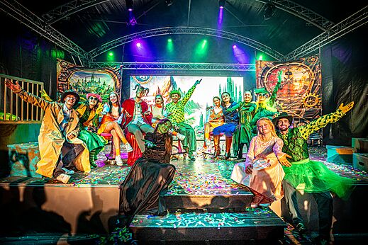 Animation show with costumed performers on stage at CAPFUN Moulinal campsite in BIRON (24).