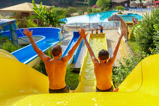 Water slides and outdoor swimming pool at CAPFUN Moulinal campsite in BIRON (24).