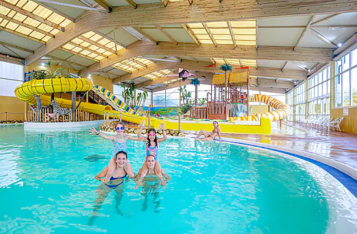Indoor pool, slides, water games at VAGUES OCEANES Moulin de Cadillac campsite.
