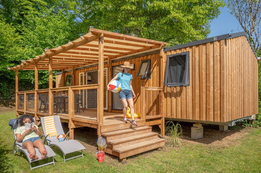 Mobile home with terrace at CLICOCHIC Moulin du Roch campsite in Saint Andre D'Allas.