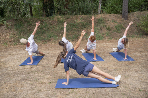 Group sports activity at VAGUES OCEANES Moustoir campsite in Carnac (56).