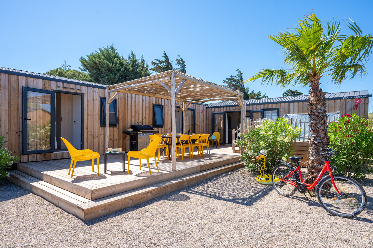 Modern Mobil-home with terrace, outdoor furniture and barbecue at CAPFUN La Nautique (11).