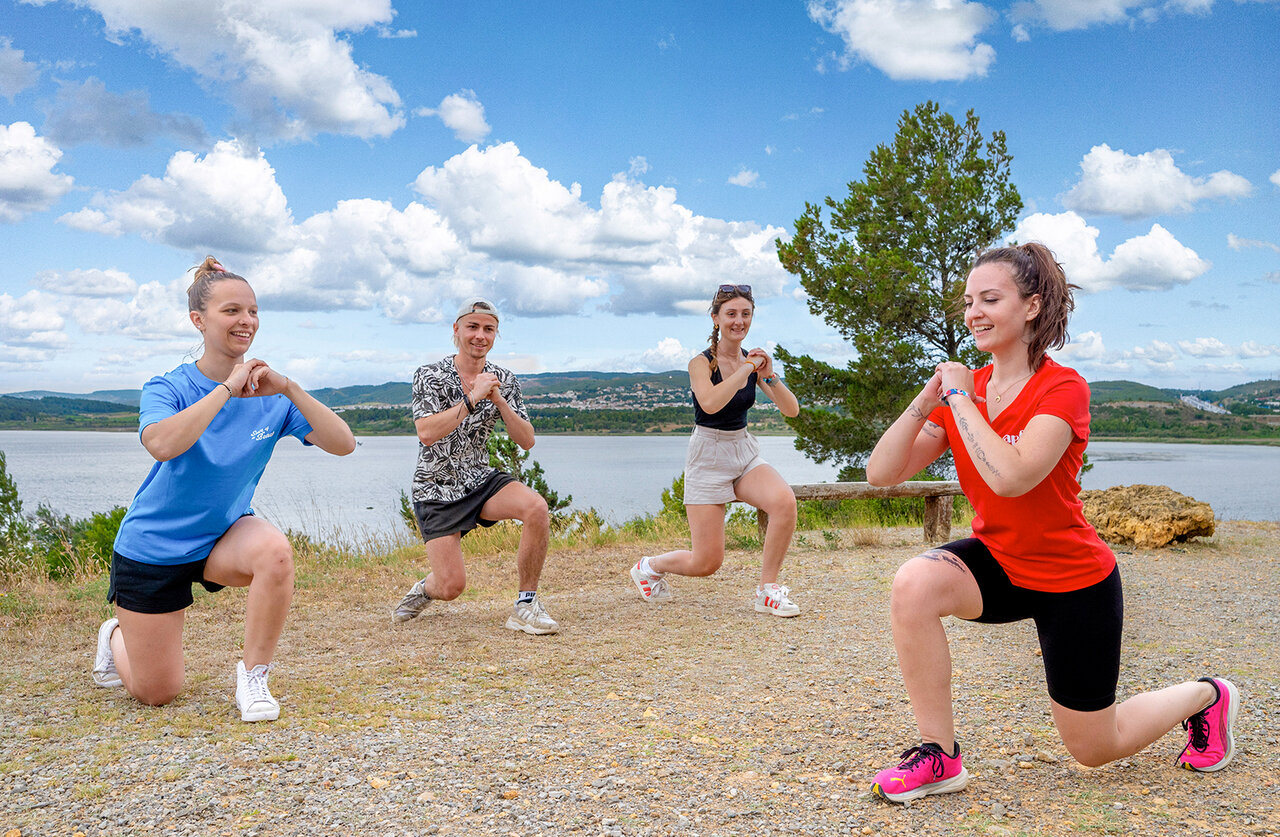 Outdoor fitness session for a group at CAPFUN La Nautique campsite (11).