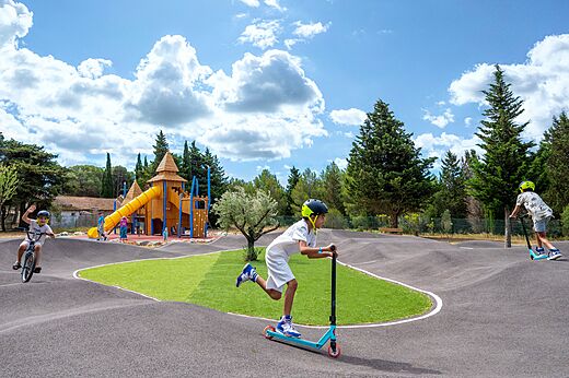Pump track and children's playground at CAPFUN La Nautique campsite in Narbonne (11).