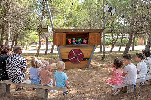 Puppet show for children and adults at CAPFUN La Nautique campsite Narbonne (11).
