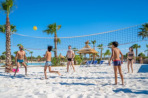Beach volleyball on sand court at CAPFUN La Nautique, Narbonne (11).