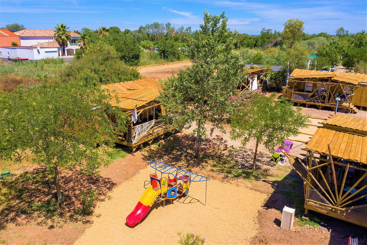 Playground, unique wooden accommodations at CAPFUN La Nina campsite in Agde (34).