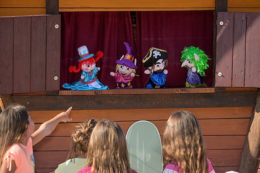 Children's puppet show, entertainment at CAPFUN La Nina campsite in Agde (34).
