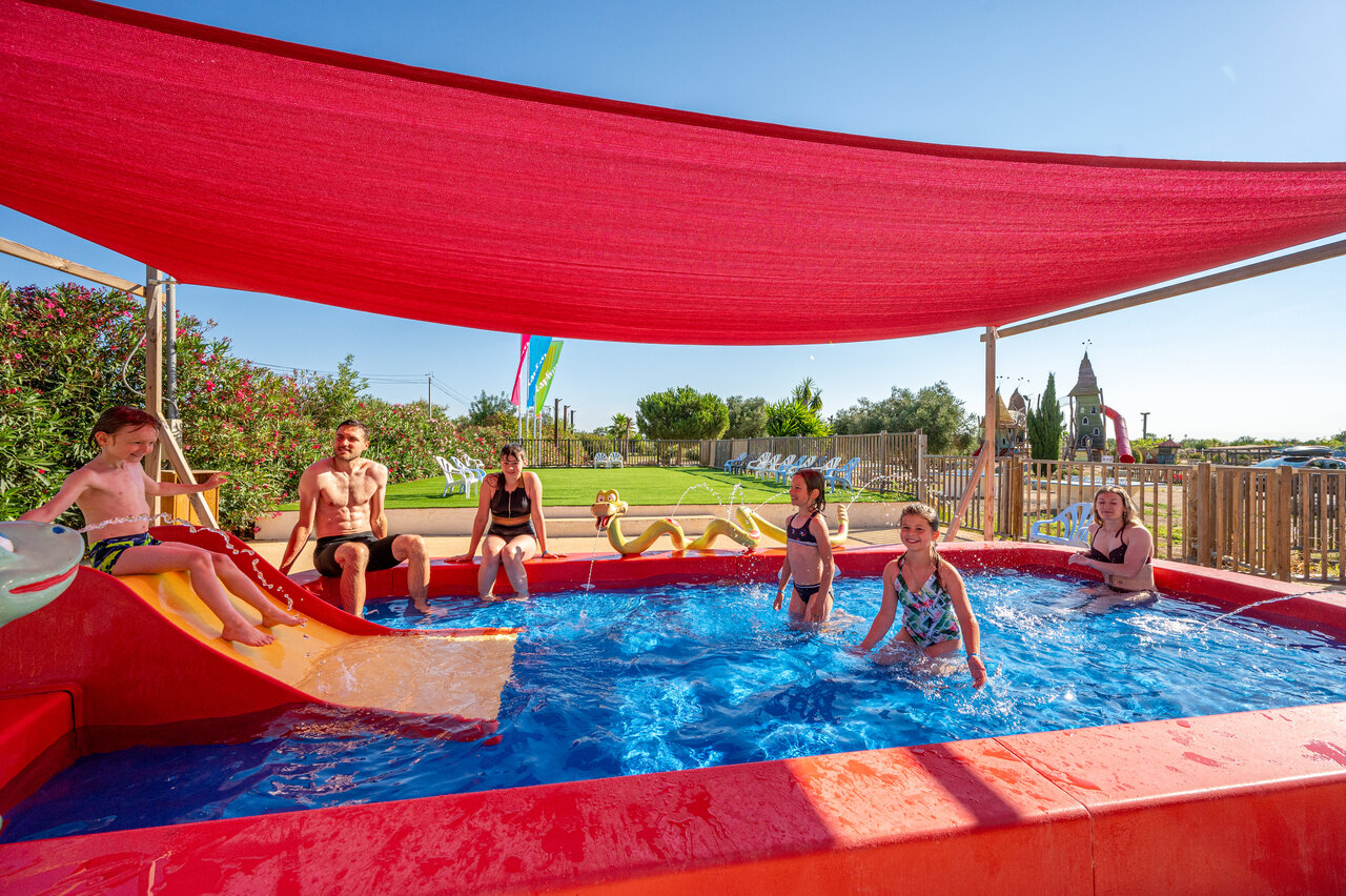 Family pool, slide and water games at CAPFUN Ondines campsite Vias Plage (34).
