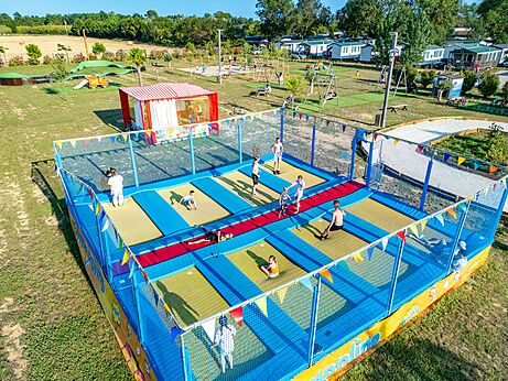 Large trampoline with children playing at CAPFUN Ondines campsite in Vias Plage (34).