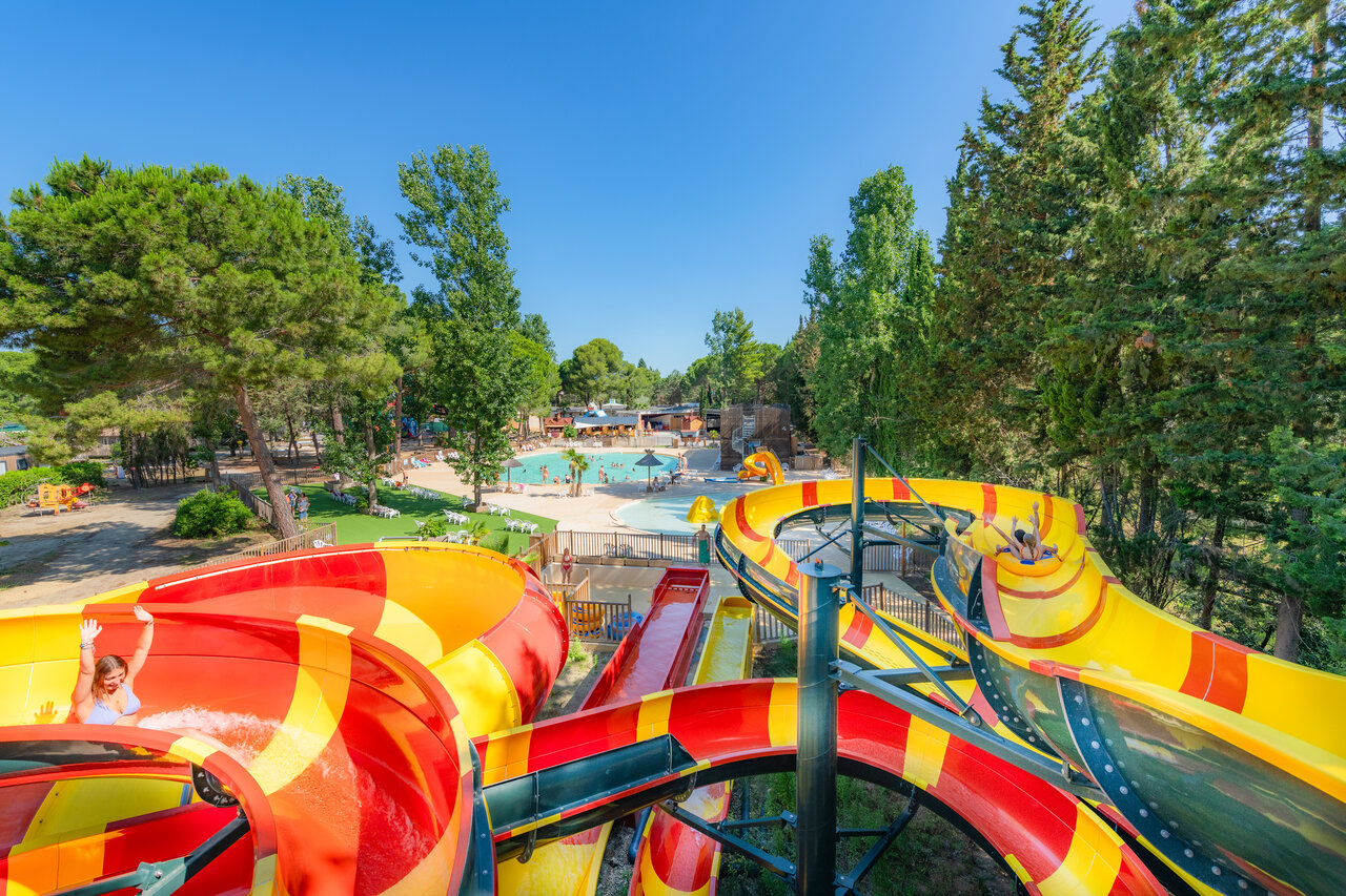 Colorful water slides and lively outdoor pool at CAPFUN Or campsite in La Grande Motte (34).