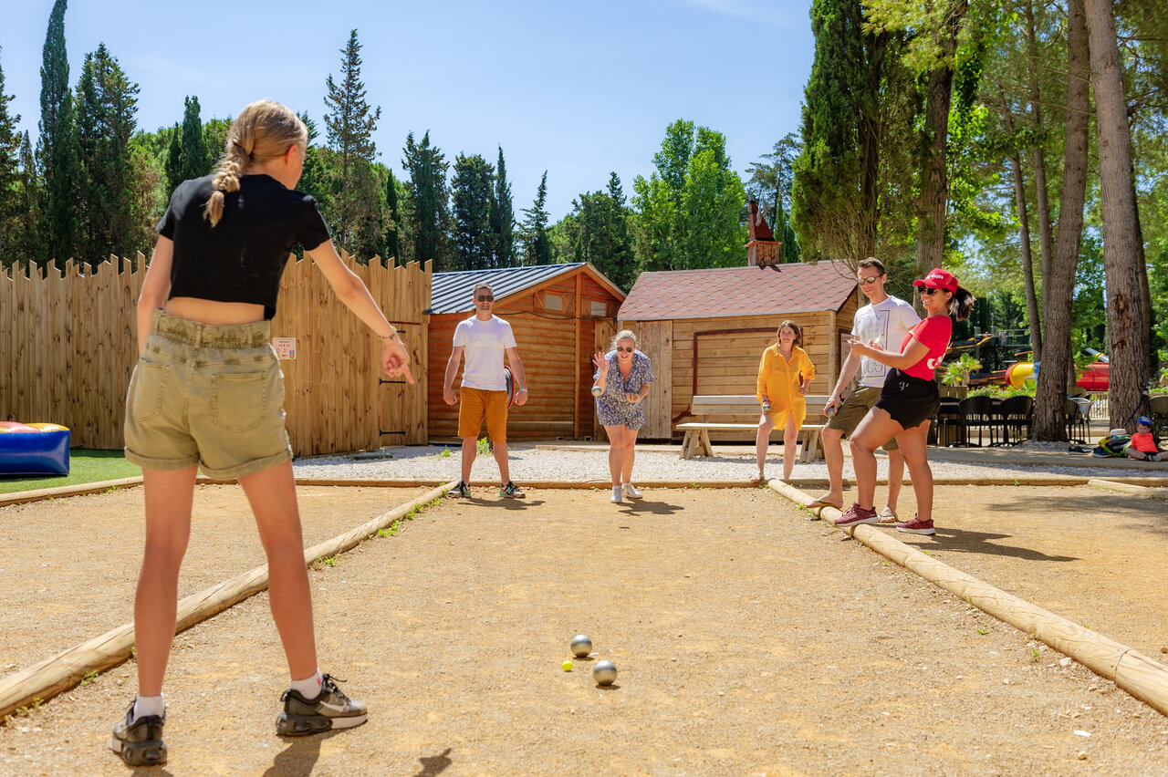 Lively p�tanque game with holidaymakers at CAPFUN Or campsite in La Grande Motte (34).