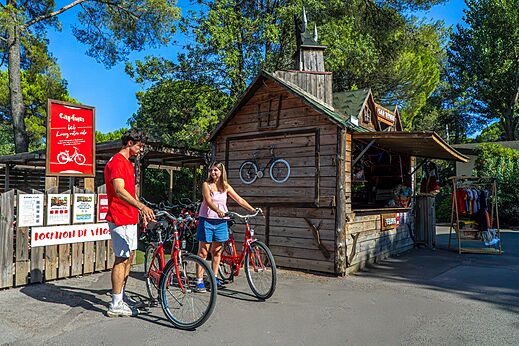 Red bicycle rental for adults at CAPFUN Or campsite in La Grande Motte (34).