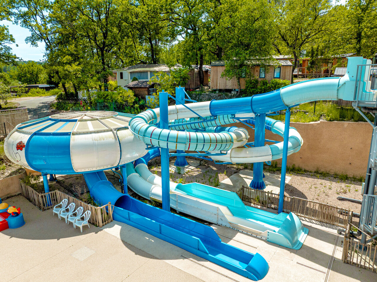 Blue and white water slides at CLICOCHIC Or�e d'Azur campsite in OPIO (06).