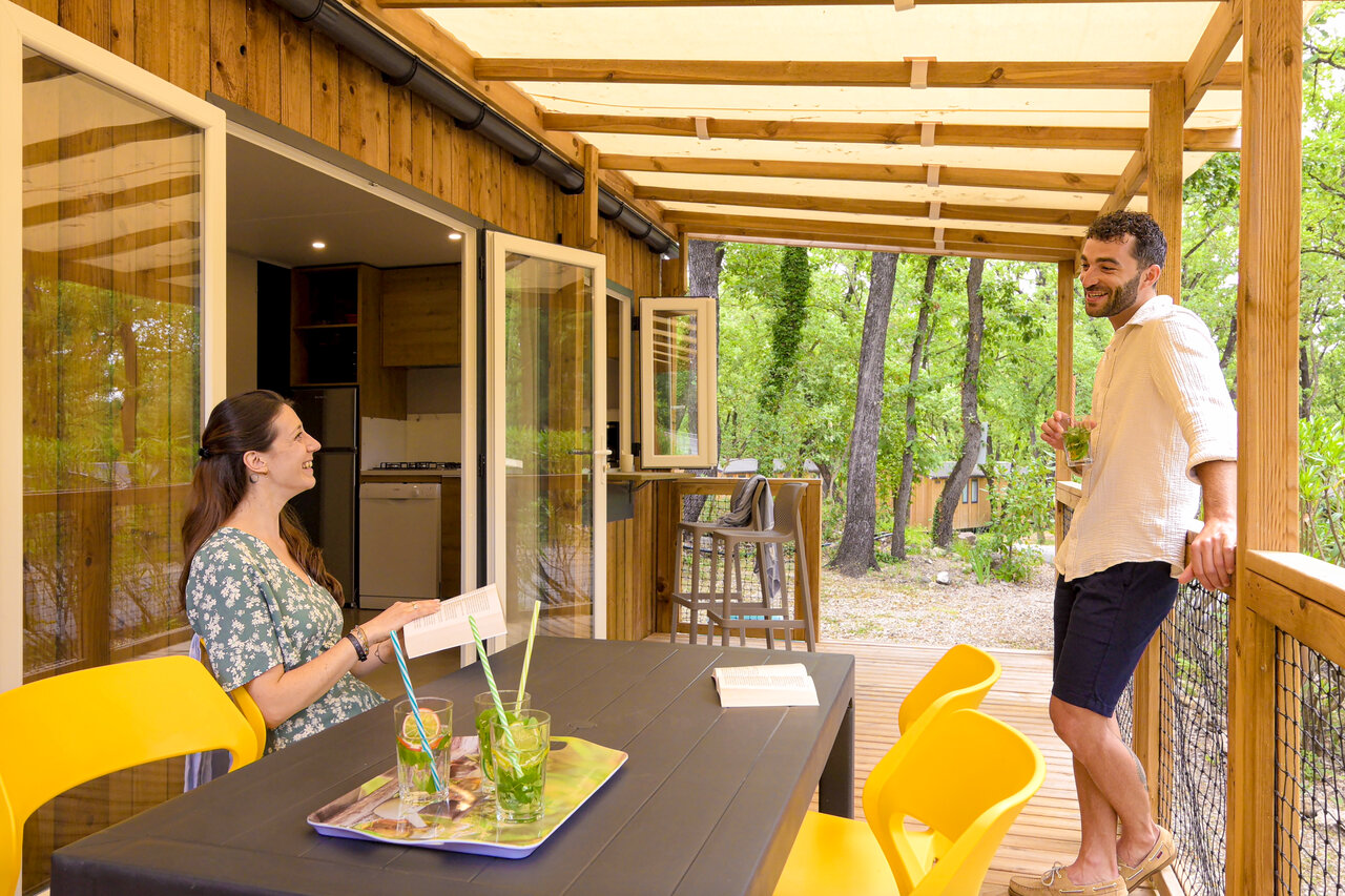 Couple on covered Mobile-home terrace camping CLICOCHIC Or�e d'Azur in OPIO (06).