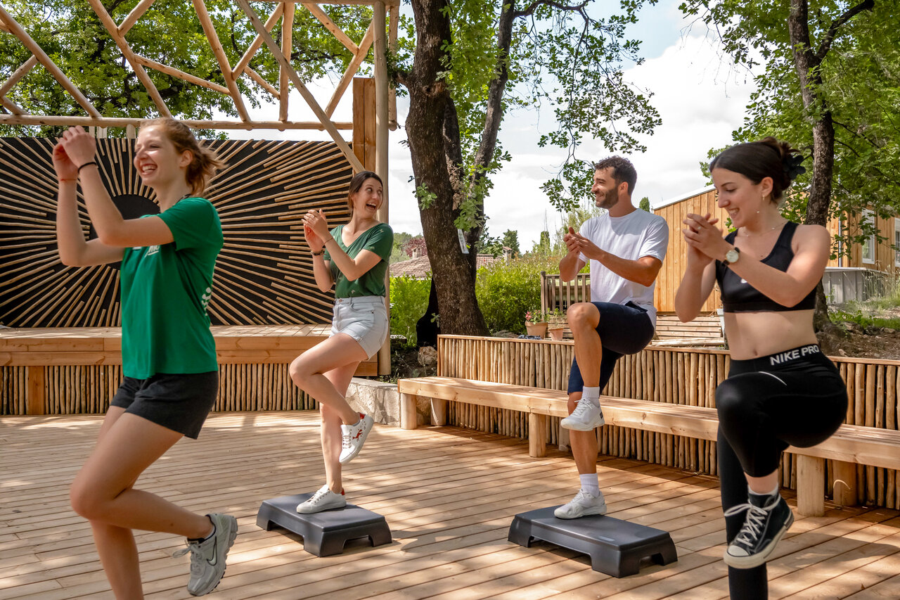 Outdoor step class with entertainers at CLICOCHIC Or�e d'Azur OPIO (06).