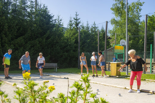 Petanque court and players at CAPFUN Oursi�re campsite in Villard de Lans (38).