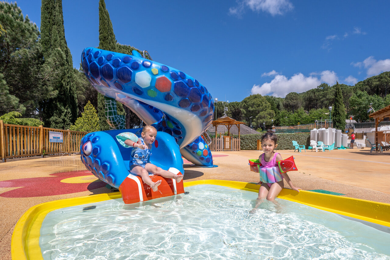 Water slide and children's pool, CAPFUN Pachacaid, La Mole (83).