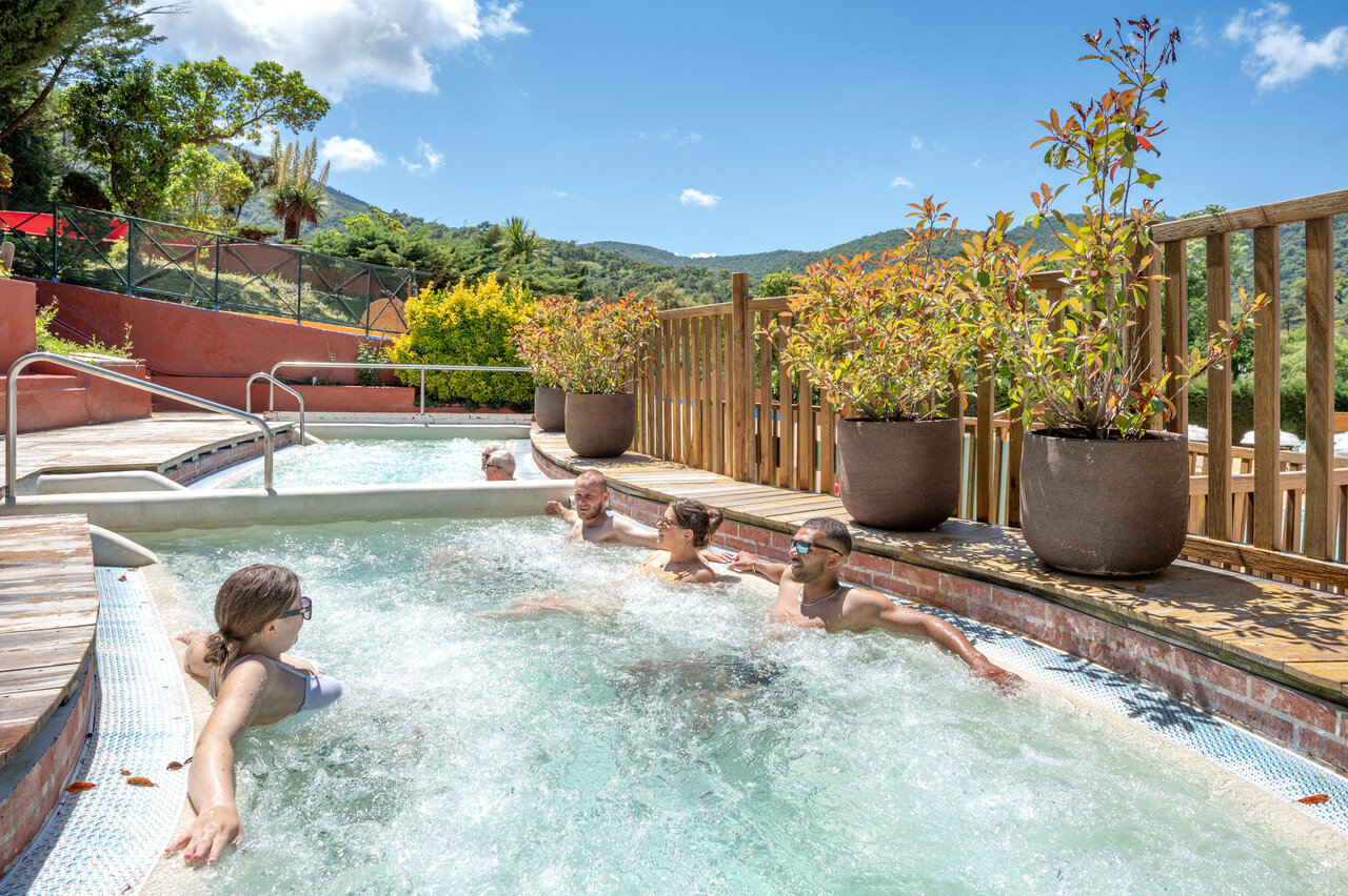 Family in jacuzzi and pool at CAPFUN Pachacaid campsite in La Mole (83).