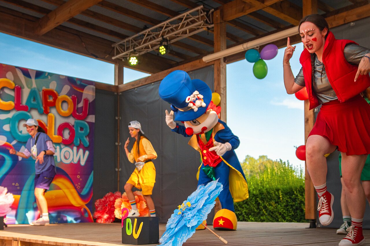 Animation show with mascot and performers on stage at CAPFUN Pachy campsite in FOSSES LA VILLE.