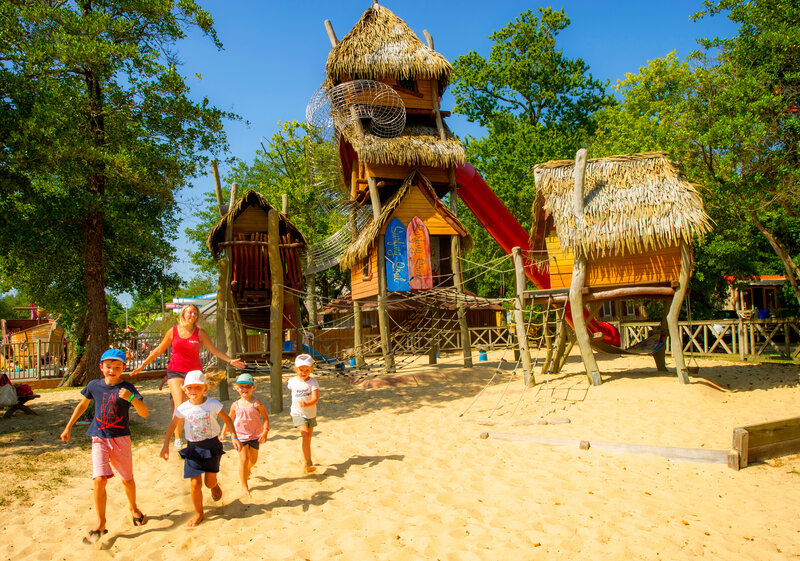 Carabouille playground - Themed playground with slide and children at CAPFUN Paillotte campsite in AZUR (40).