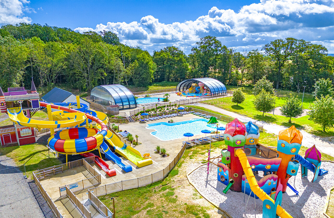 Water slides and swimming pools at CAPFUN Palais de Gaufrette campsite in R�mering les Puttelange (57).