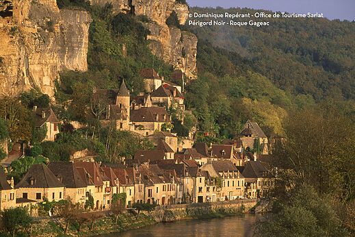 Village of La Roque-Gageac on the Dordogne river, Black P�rigord.