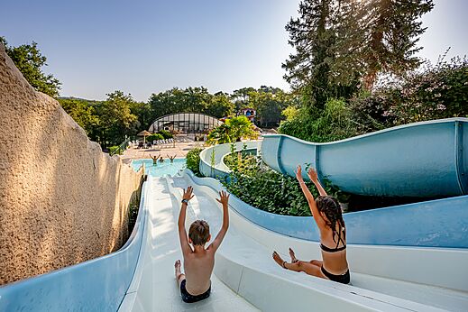 Children on water slides and outdoor pool at CAPFUN Palombi�re campsite in SAINT-NATHALENE (24).
