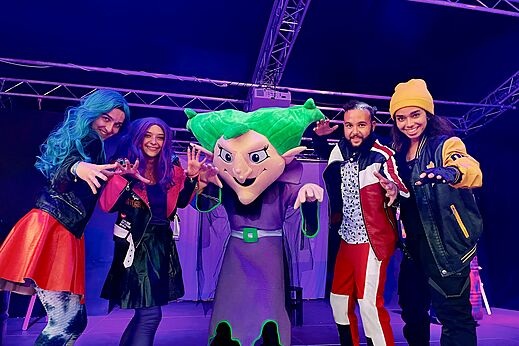 Animation with characters and mascots on stage at CAPFUN Palombi�re campsite in SAINT-NATHALENE (24).