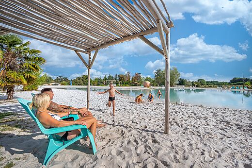 Sandy beach, lagoon pool, family at CAPFUN Paradis de Bazas (33).
