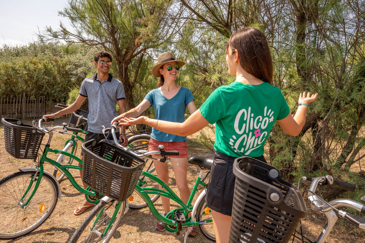 Family bike rental for exploring at camping CLICOCHIC Paradou in Marseillan-Plage (34).