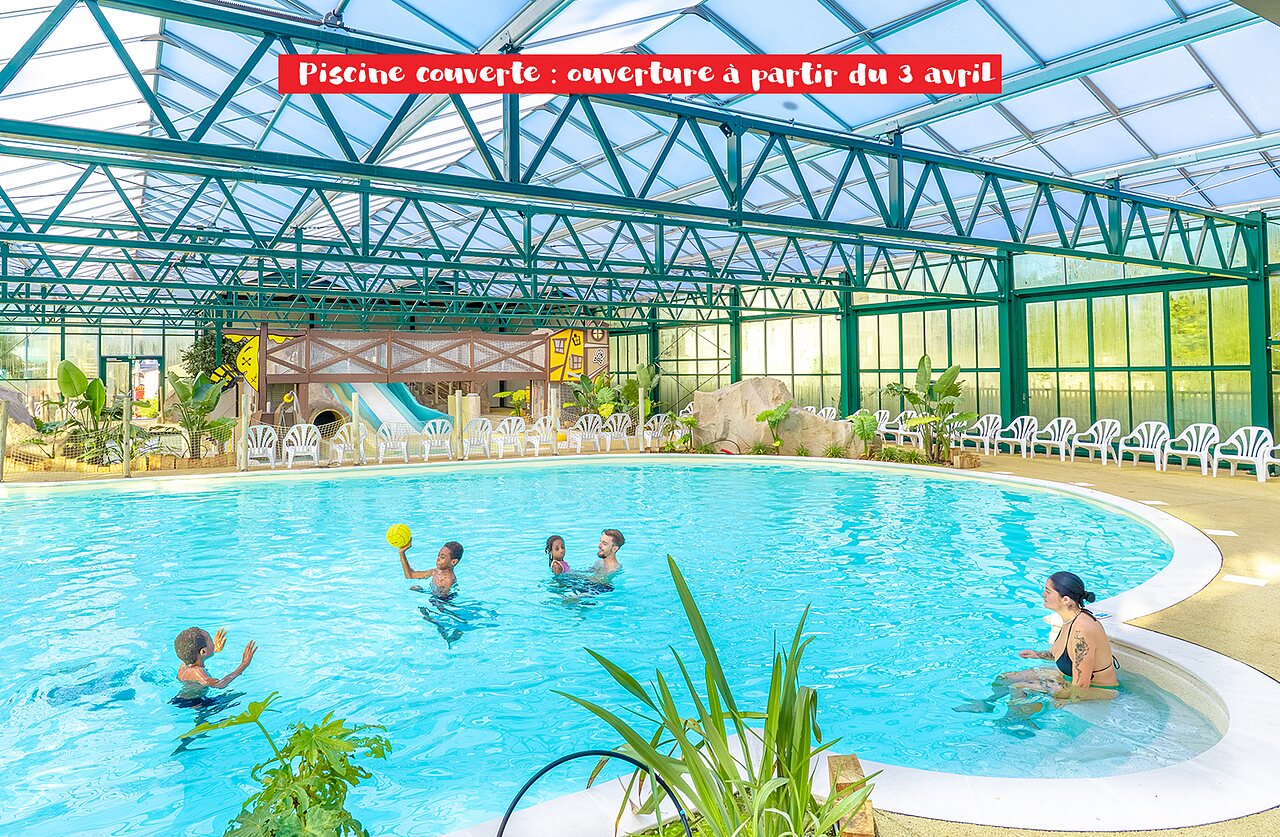 Indoor pool, water slide, water games CAPFUN Parc de Paris Villevaud� (77).