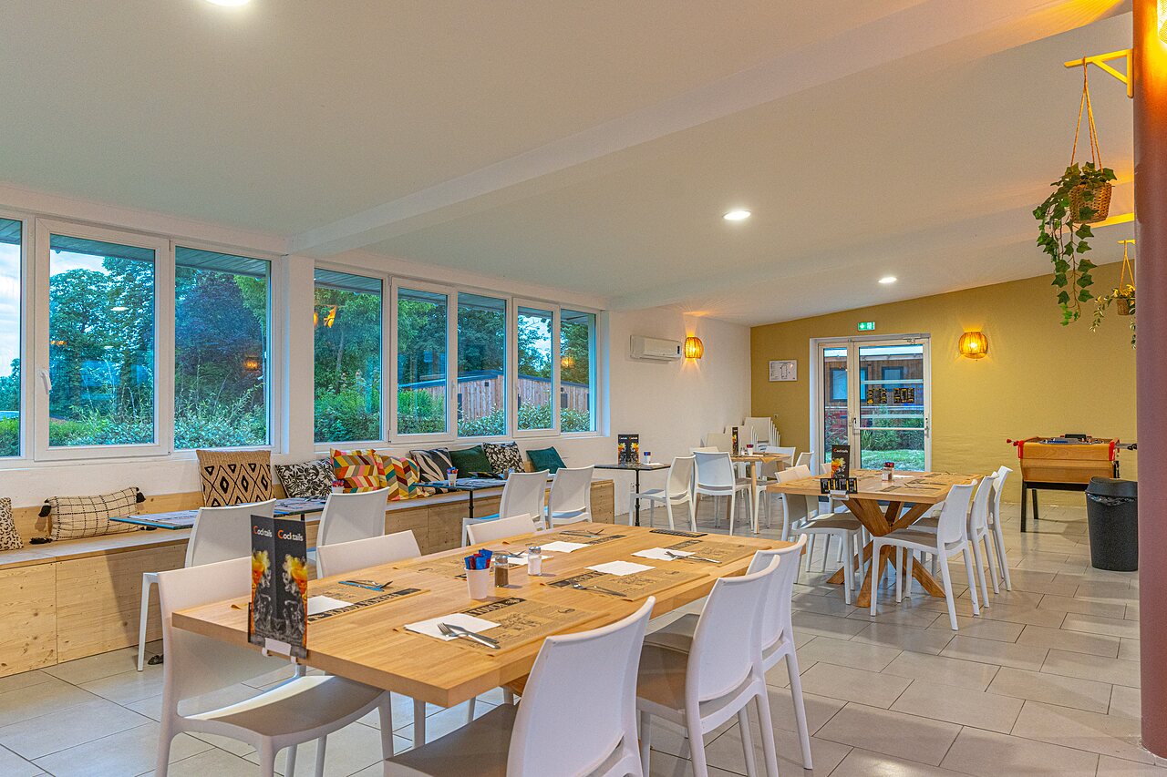 Restaurant, bar, tables, chairs, foosball at CAPFUN Parc de Paris (77).