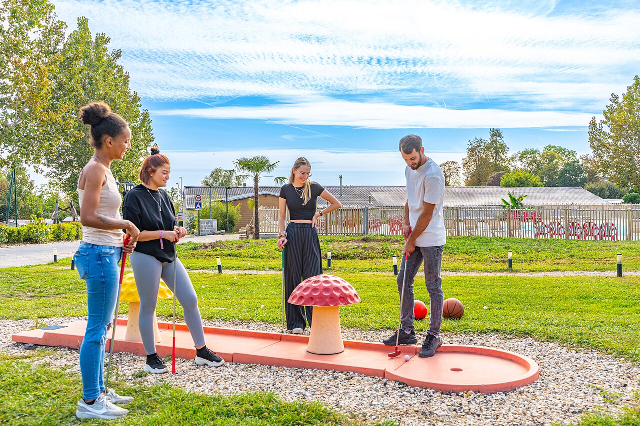 Mini-golf with friends playing on the course at CAPFUN Parc de Paris campsite in Villevaud� (77).