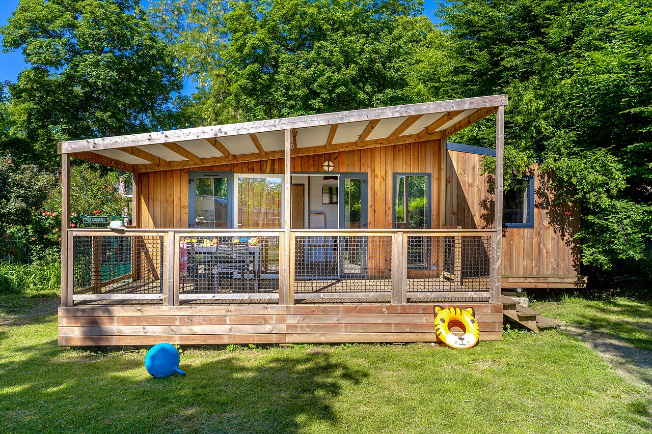 Wooden Mobil-home, terrace, garden at CAPFUN Parc de Paris, Villevaud� (77).