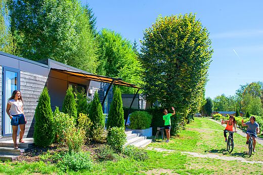 Modern mobile home with terrace at CAPFUN Pergola campsite in Marigny (39).